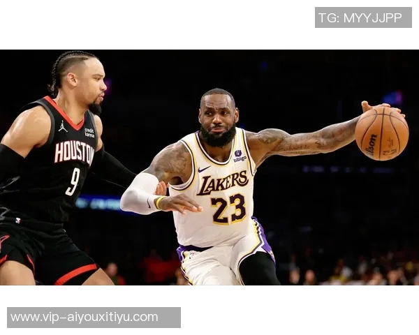 费尔斯期待与湖人交锋渴望在赛场上对决詹姆斯 费尔斯期待与湖人交锋渴望在赛场上对决詹姆斯