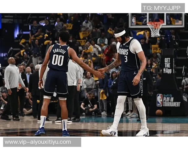 浓眉因伤缺席独行侠对灰熊比赛连续缺阵已达四场 浓眉因伤缺席独行侠对灰熊比赛连续缺阵已达四场