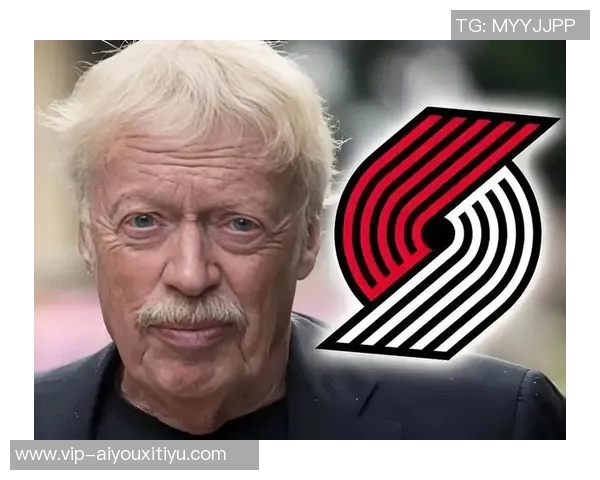 全员集结开拓者发布球队签名明信片利拉德与杨瀚森亲笔签名亮相