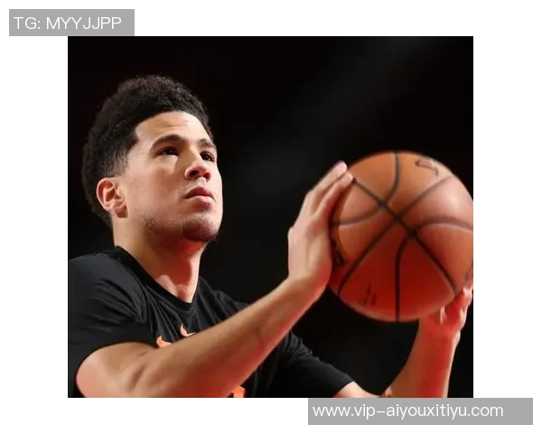 布克专注提升低位背身单打技巧关键时刻展现个人能力