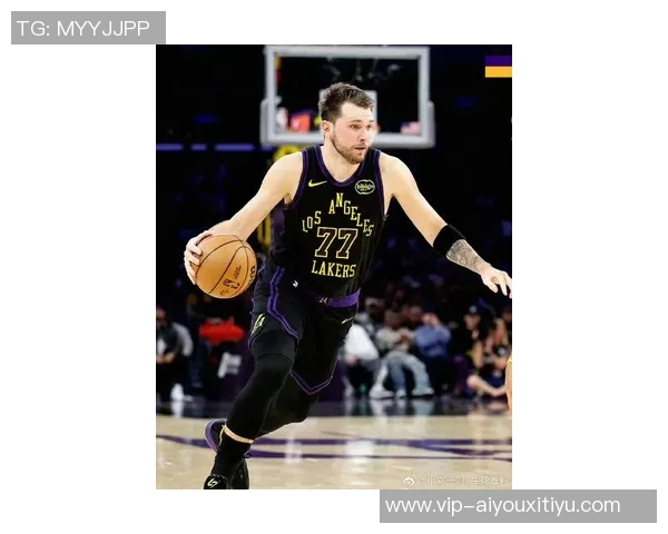 詹姆斯本赛季表现低迷球权到手立刻传给东契奇